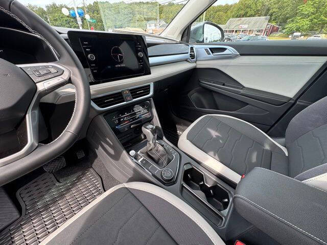 2025 Volkswagen Taos SE 4Motion