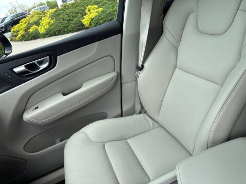 2023 Volvo XC60 B5 Plus Dark Theme