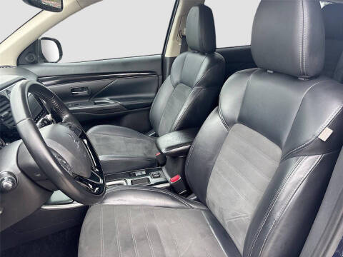 2020 Mitsubishi Outlander SE