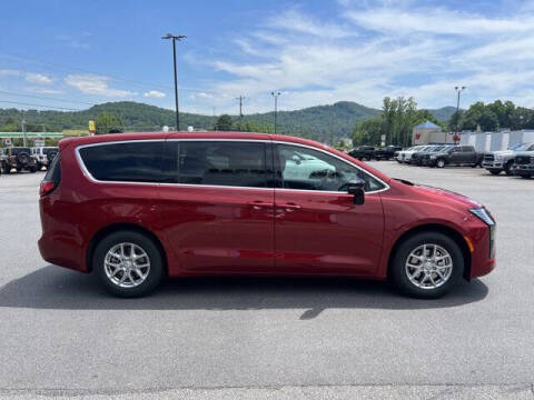 2027 Chrysler Pacifica Select