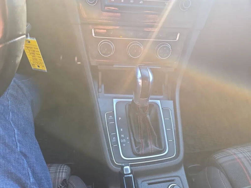 2017 Volkswagen Golf GTI S