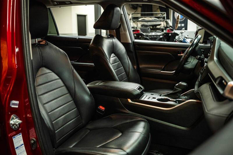 2022 Toyota Highlander Hybrid XLE