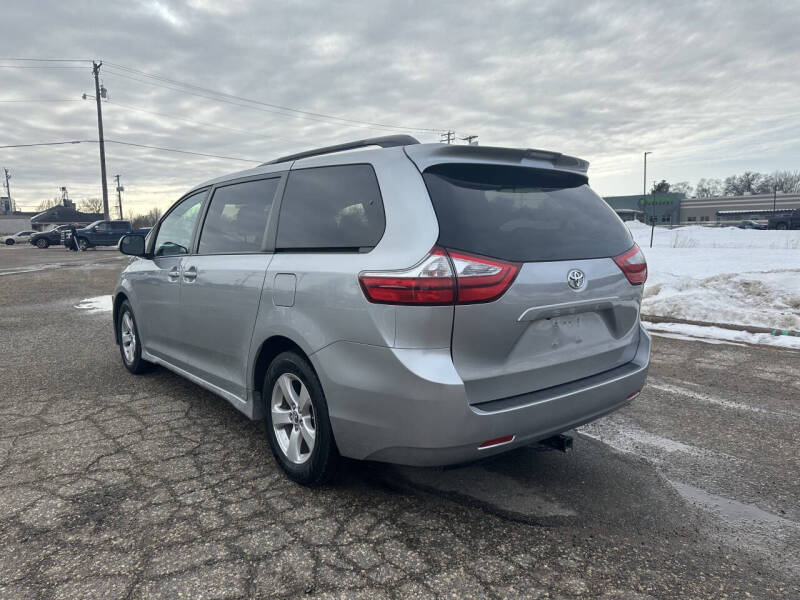 2019 Toyota Sienna LE 8-Passenger