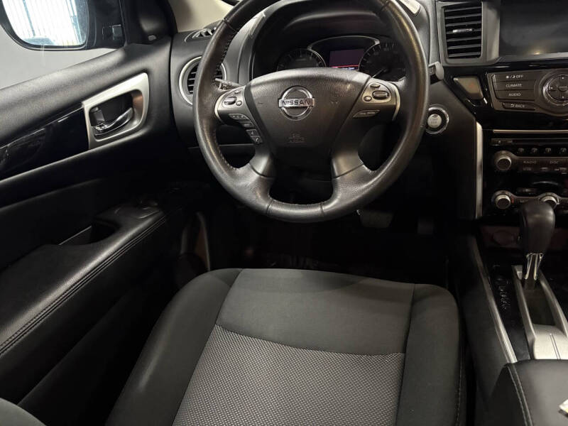 2020 Nissan Pathfinder SV