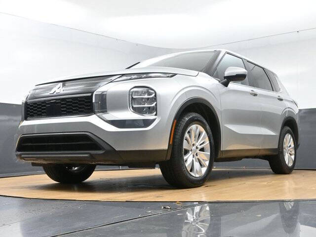 2025 Mitsubishi Outlander ES