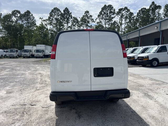 2025 Chevrolet Express 2500