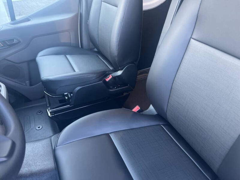 2025 Ford Transit 250