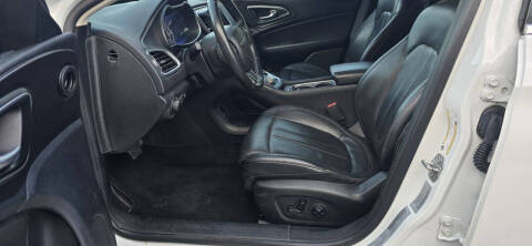 2017 Chrysler 200 Limited Platinum