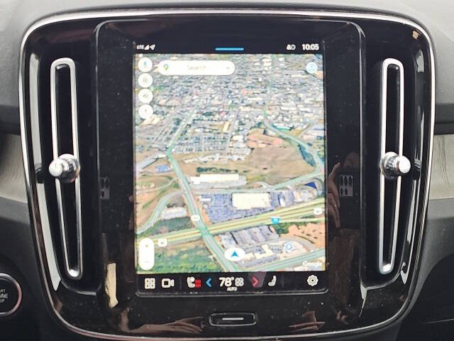 2023 Volvo XC40 B5 Plus Dark Theme