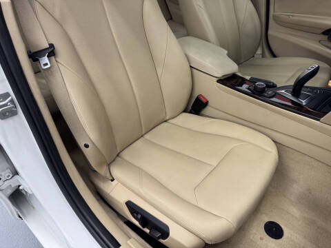 2015 BMW 3 Series 320i