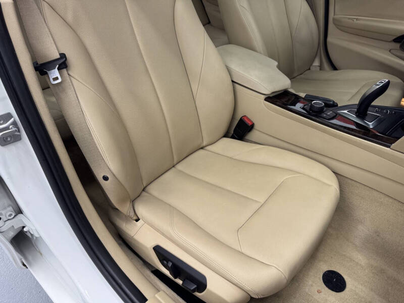 2015 BMW 3 Series 320i