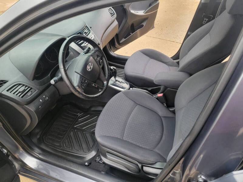 2013 Hyundai Accent SE