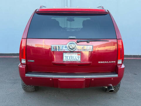 2011 Cadillac Escalade Premium