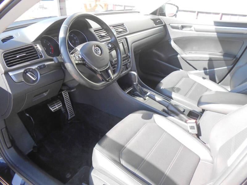 2017 Volkswagen Passat 1.8T R-Line