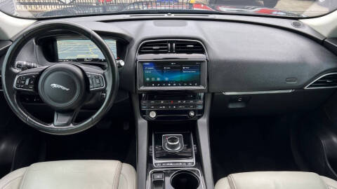 2017 Jaguar F-PACE 35t Prestige