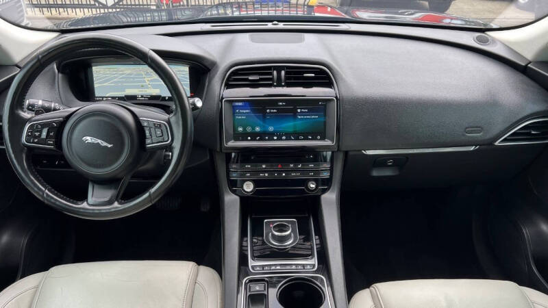 2017 Jaguar F-PACE 35t Prestige