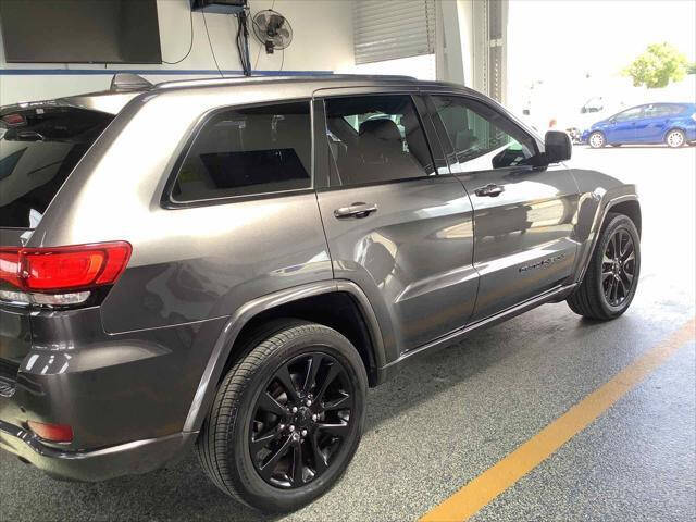 2017 Jeep Grand Cherokee SUV / Crossover - $22,999