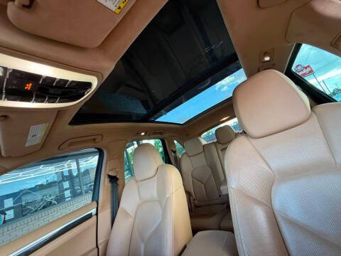 2014 Porsche Cayenne GTS