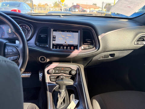 2016 Dodge Challenger R/T Shaker