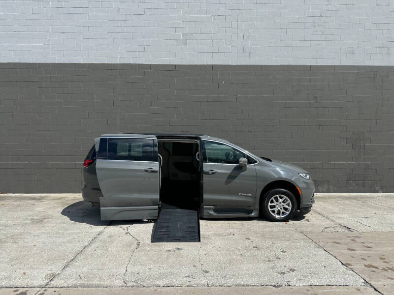 2022 Chrysler Pacifica Touring L