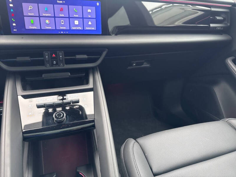 2025 Porsche Macan 4S Electric