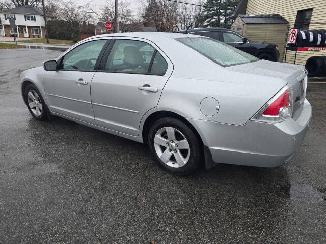 2009 Ford Fusion for sale at QUEENSGATE AUTO SALES in York, PA