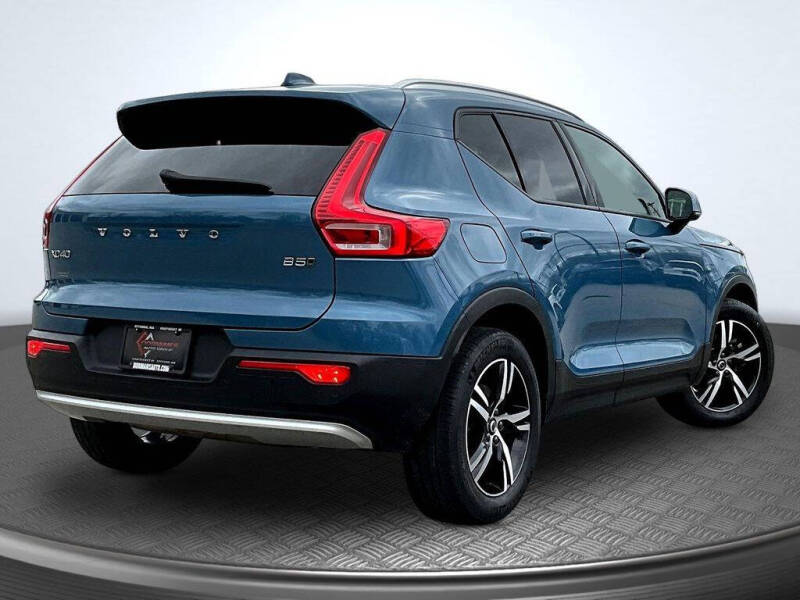2023 Volvo XC40 B5 Core