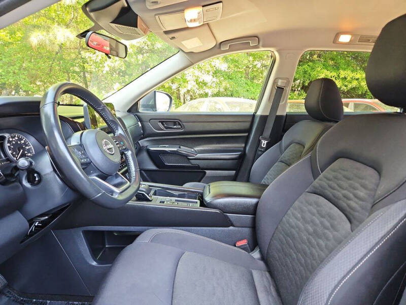 2025 Nissan Pathfinder SV