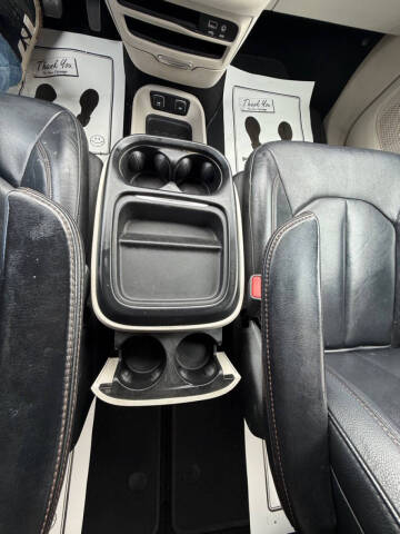 2017 Chrysler Pacifica Touring-L
