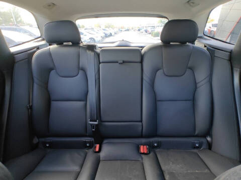 2025 Volvo XC60 B5 Plus Dark Theme