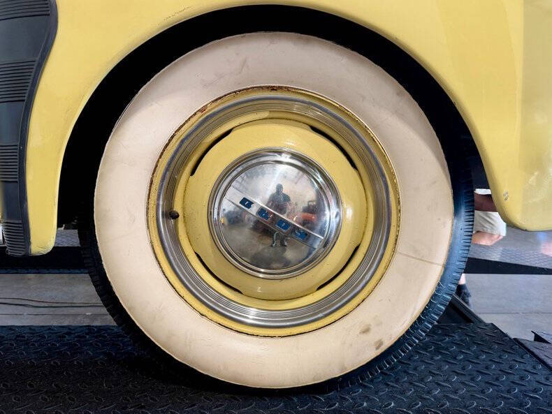 1948 Ford Super Deluxe