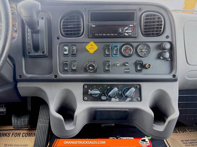 2020 Freightliner M2 106