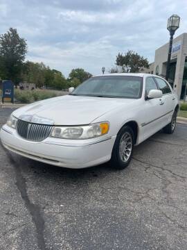 2000 Lincoln Town Car for sale at Suburban Auto Sales LLC in Madison Heights MI