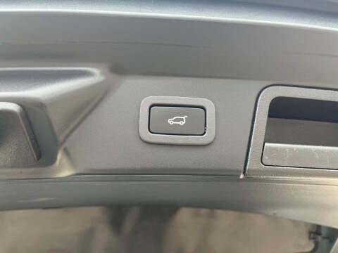 2019 Land Rover Range Rover Velar P250 R-Dynamic SE