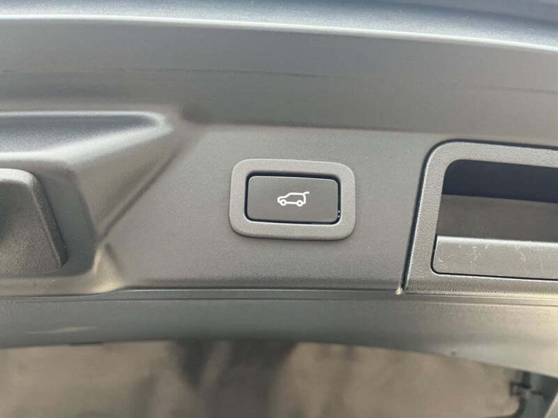 2019 Land Rover Range Rover Velar P250 R-Dynamic SE