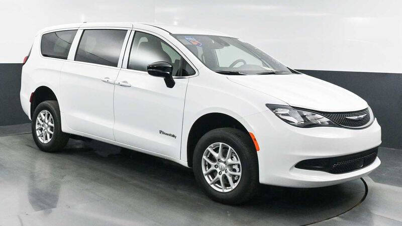 2025 Chrysler Voyager LX