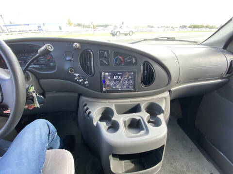 2004 Ford E-Series E-250 SD