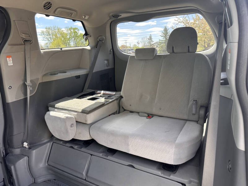 2015 Toyota Sienna LE Mobility 7-Passenger