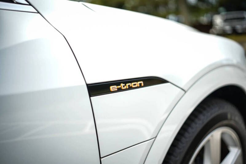 2019 Audi e-tron quattro Premium Plus