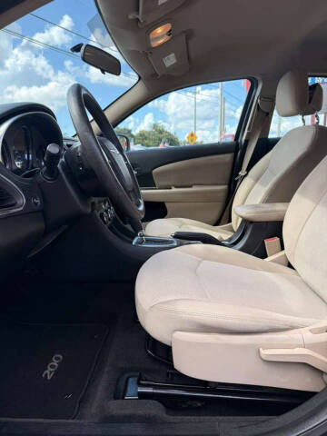 2014 Chrysler 200 LX