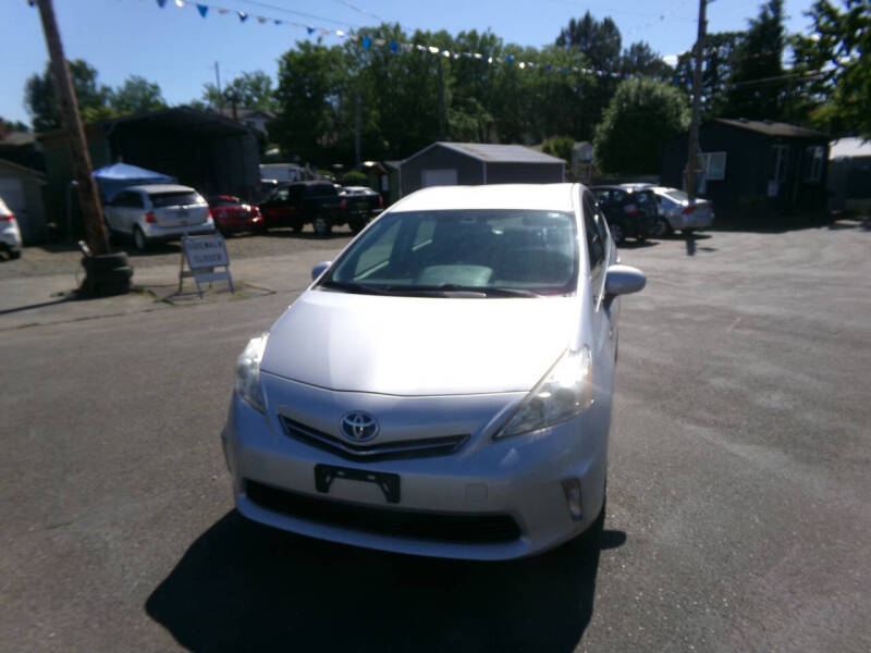 2012 Toyota Prius v Five