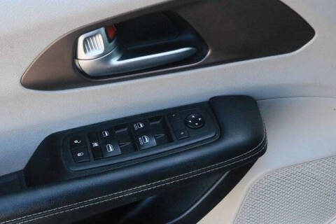 2020 Chrysler Voyager LXi