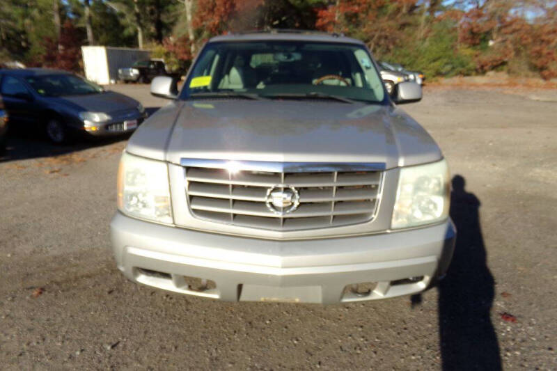 2004 Cadillac Escalade Base photo 2