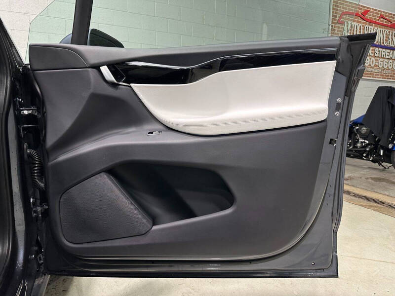 2019 Tesla Model X Standard Range