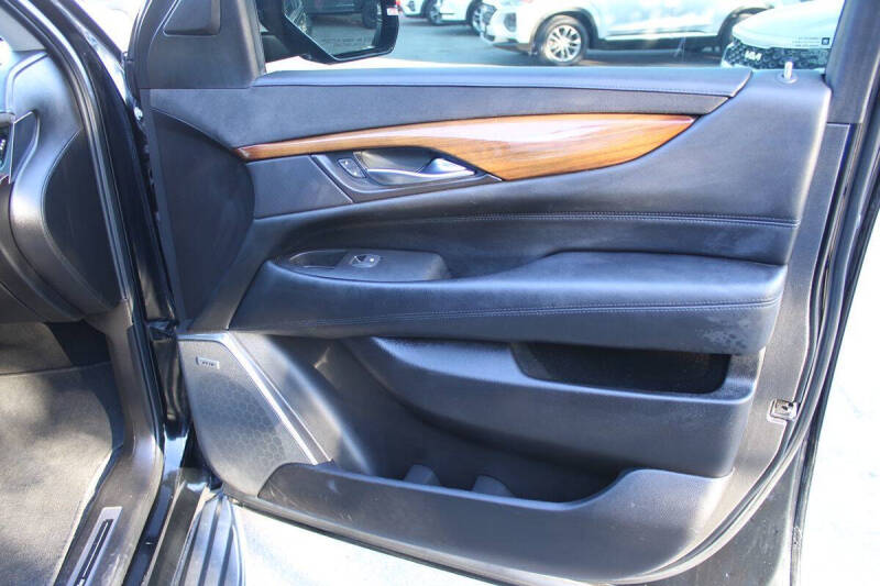 2017 Cadillac Escalade Luxury