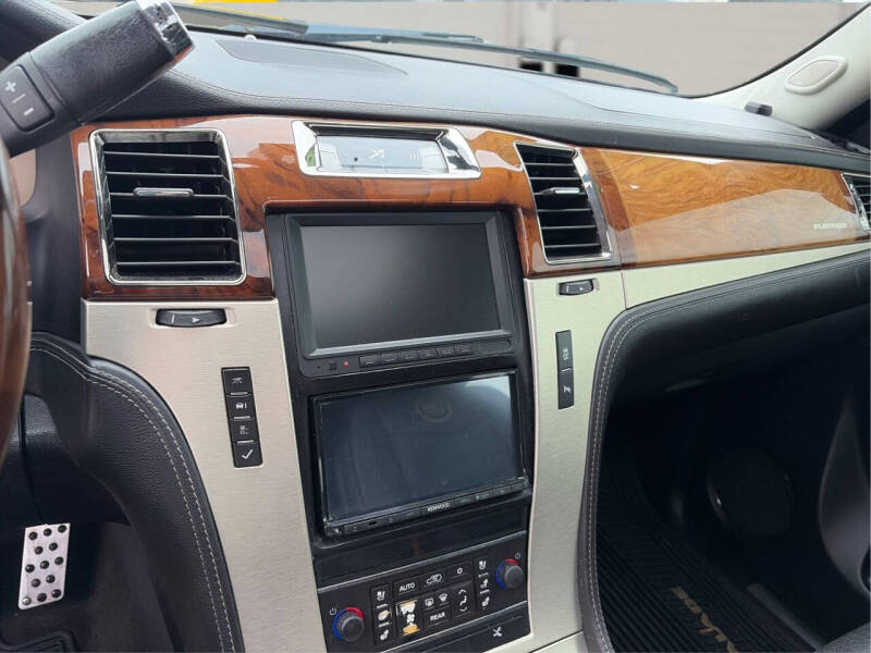 2013 Cadillac Escalade Platinum Edition