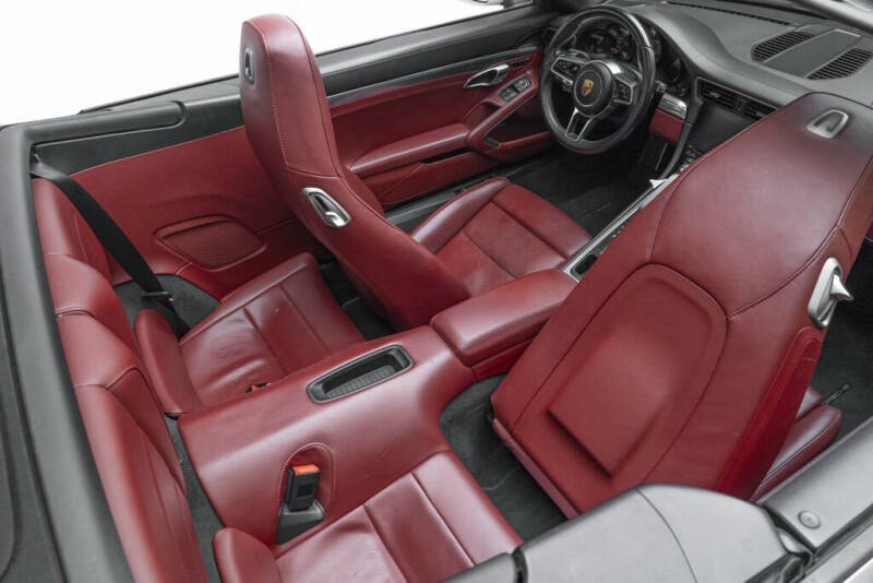 2019 Porsche 911 Carrera