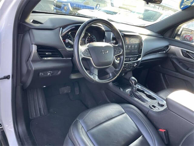 2022 Chevrolet Traverse LT Leather