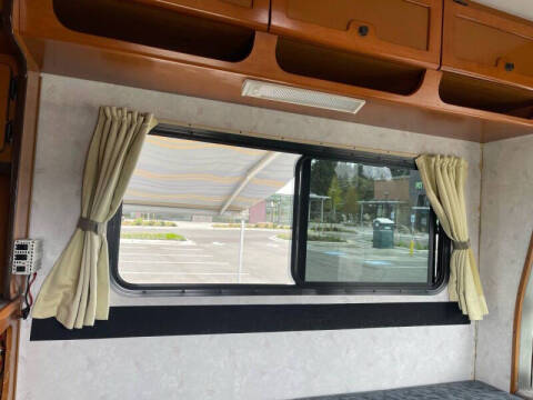 1997 Isuzu Elf Camper