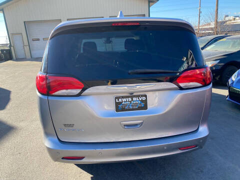 2017 Chrysler Pacifica Touring